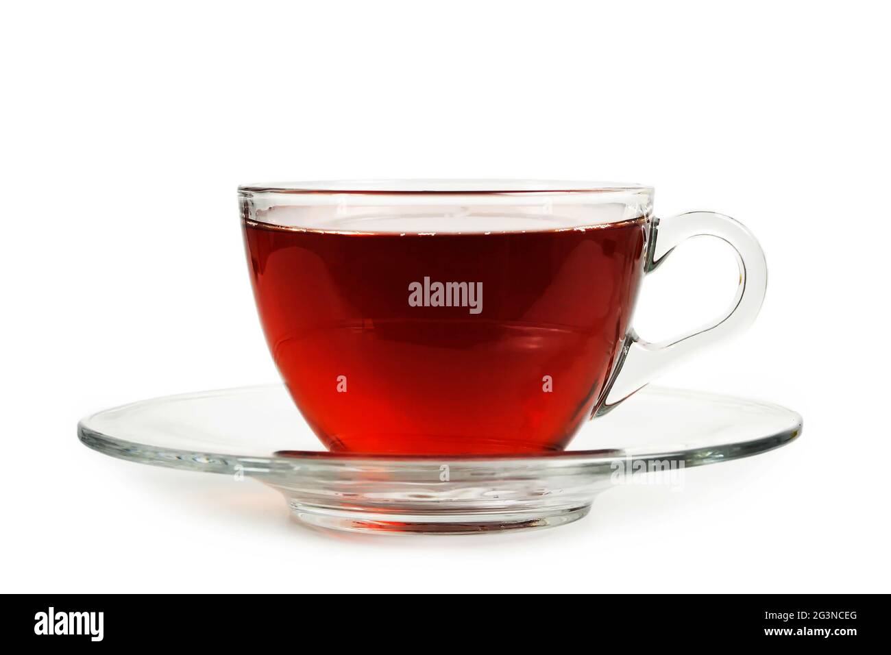 Tee in durchsichtiger Tasse isoliert auf weißem Hintergrund Stockfoto