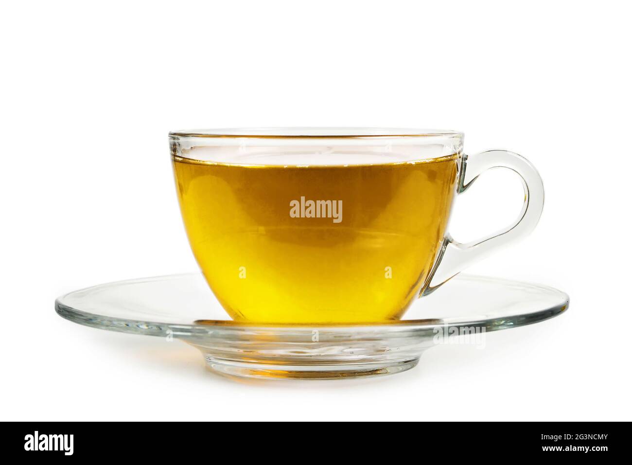 Tee in transparenter Tasse isoliert auf weiß Stockfoto