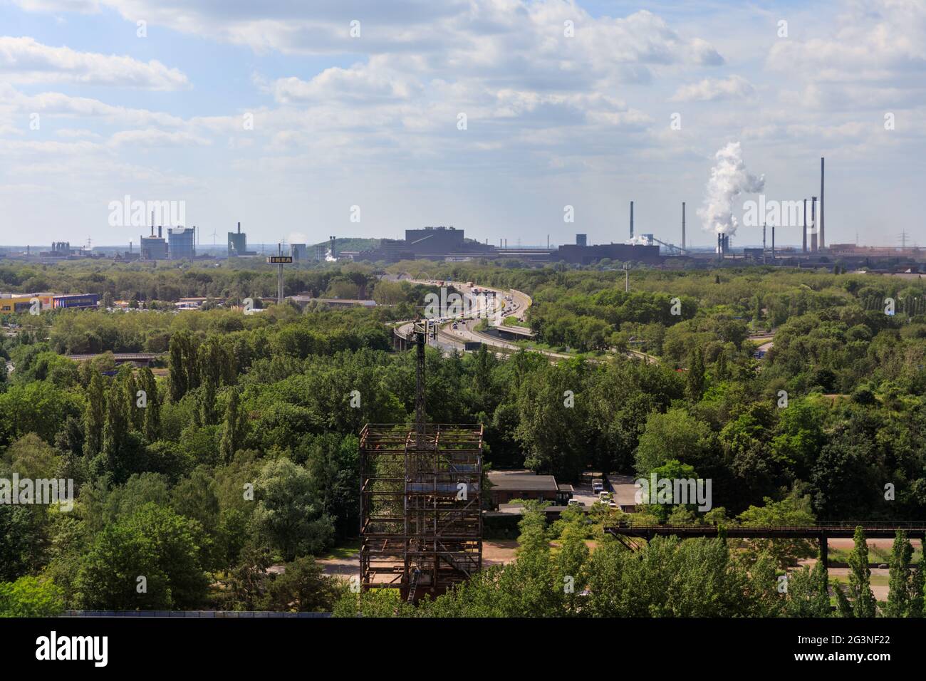 Blick auf das Kraftwerk Hamborn und thyssenkrupp Steel, Landcape Duisburg, Ruhr, NRW, Deutschland Stockfoto