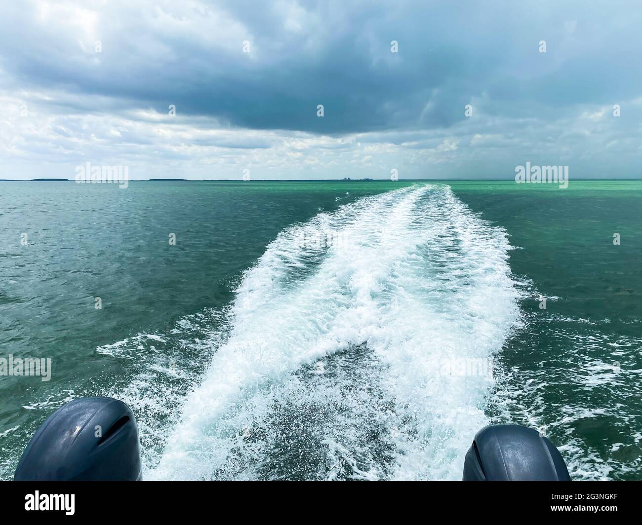 Wasserauflauf von Twin Motors Stockfoto