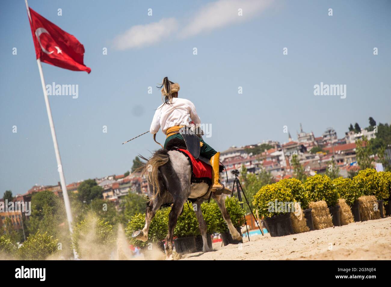 Beispiele für ethnische Kleidung der türkischen Reiter Stockfoto