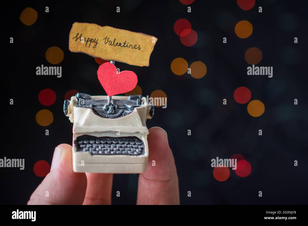 Liebeskonzept zum valentinstag auf Schreibmaschine Stockfoto