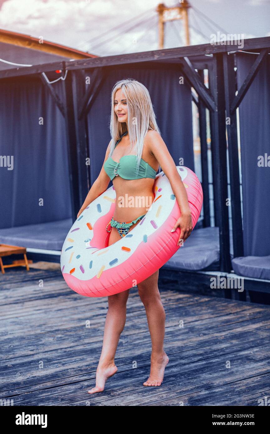 Gruner Bikini Stockfotos Und Bilder Kaufen Alamy