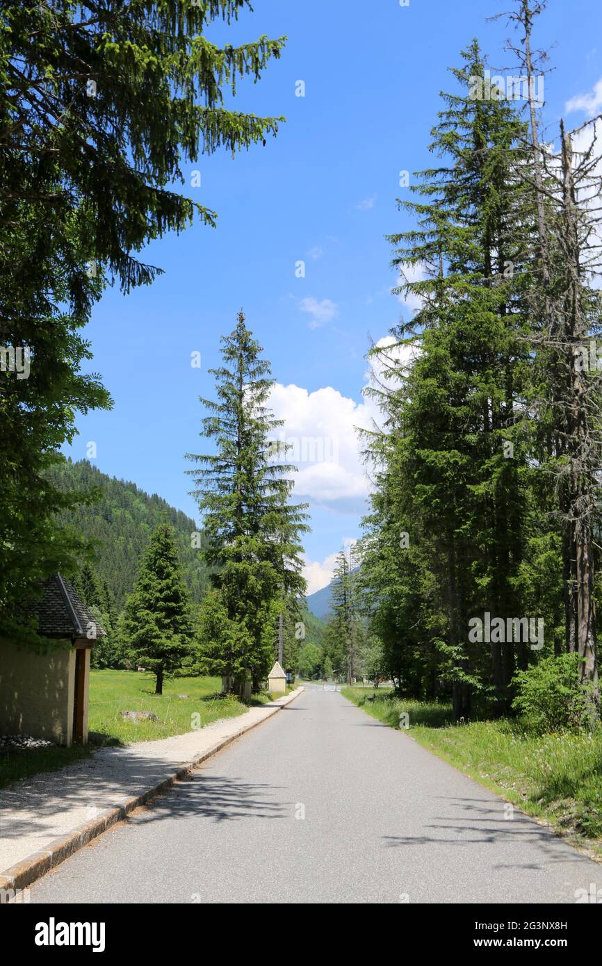 Chapelles. Chemin de Croix. Route de Notre-Dame de la Gorge. Les Contamines-Montjoie. Haute-Savoie. Auvergne-Rhône-Alpes. Frankreich. Stockfoto