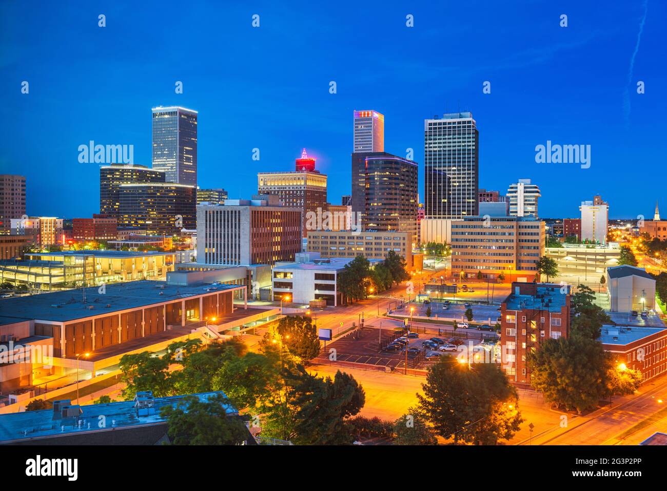 Tulsa, Oklahoma, USA Downtown Skyline der Stadt in der Dämmerung. Stockfoto