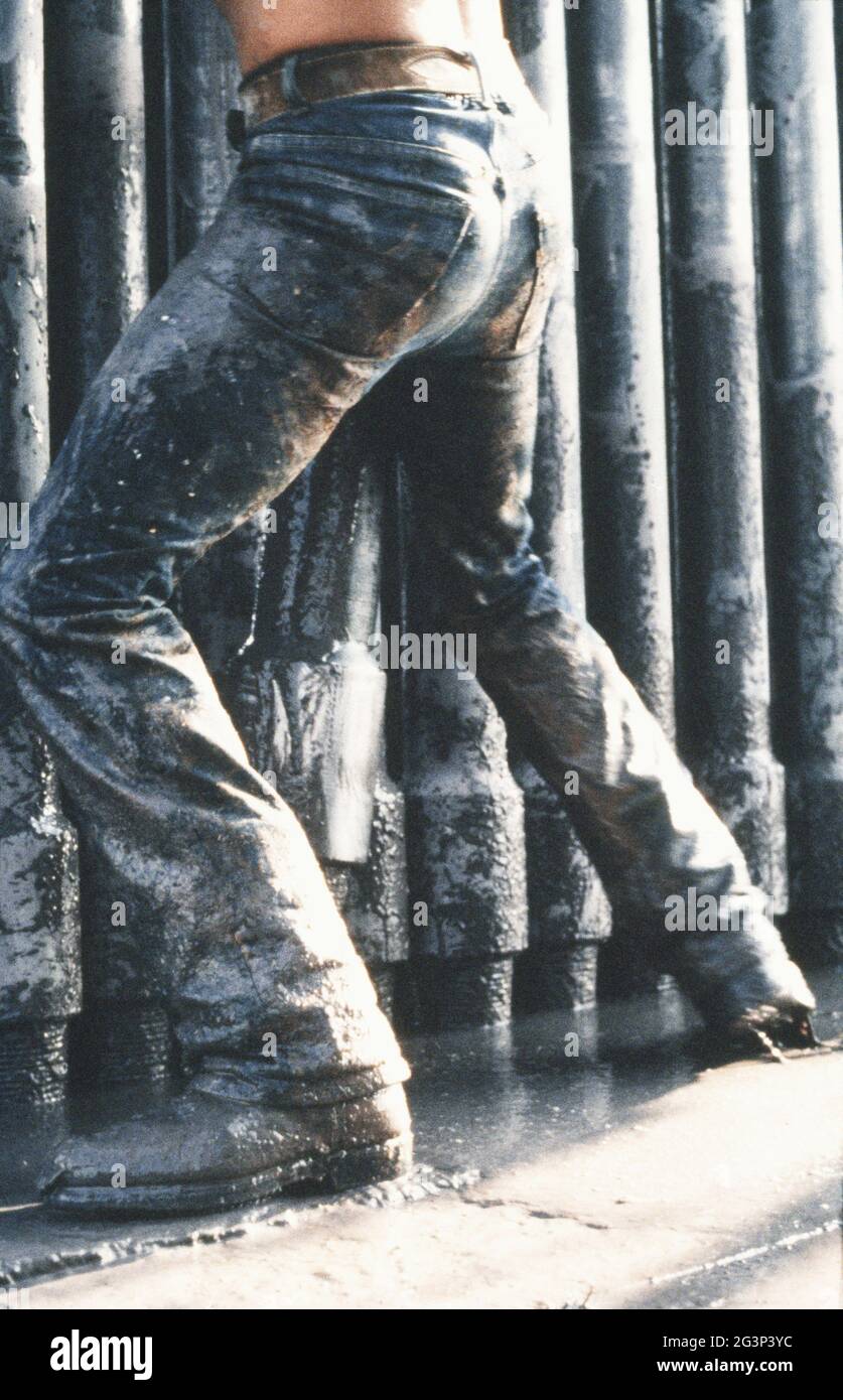 Beine der Ölbohrmaschine Arbeiter stapeln Bohrrohr. #881-3 Stockfoto