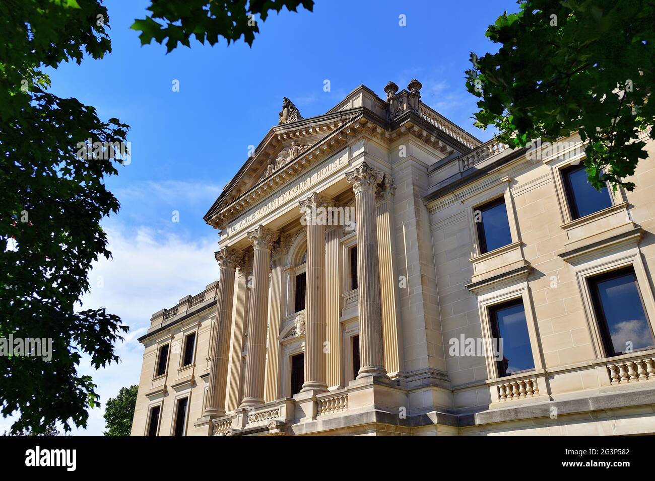 Sycamore, Illinois, USA. Das majestätische DeKalb County Courthouse in Sycamore, Illinois. Stockfoto