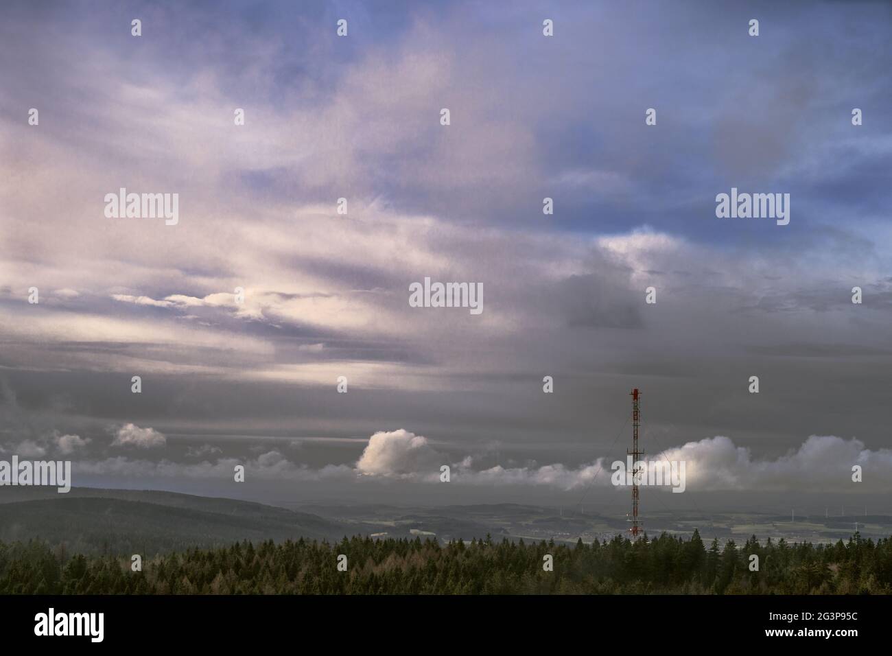 Wolken über dem Fichtelgebirge Stockfoto