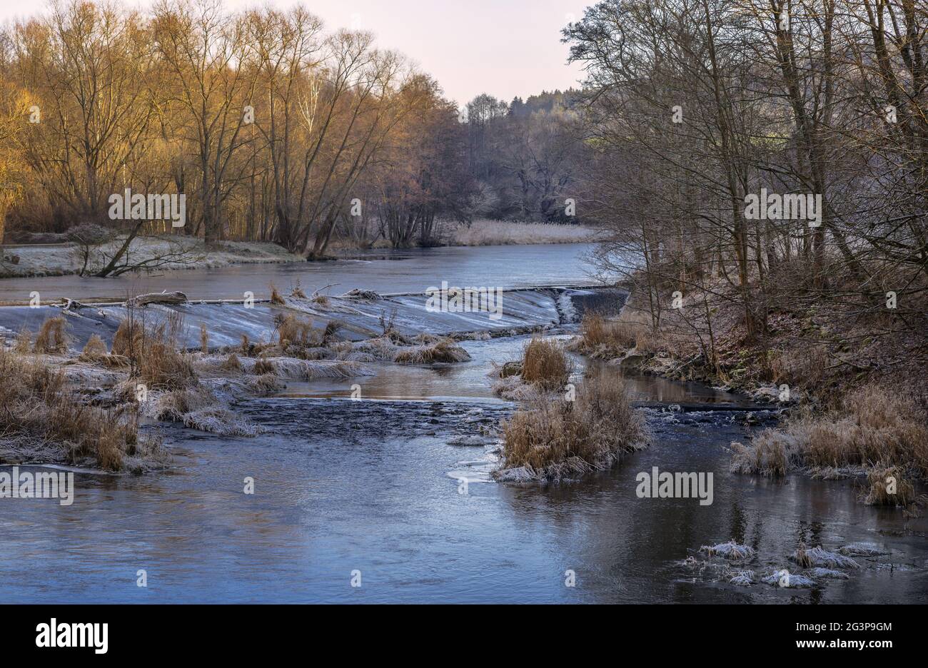 Wehr der Saale im Dezember Stockfoto