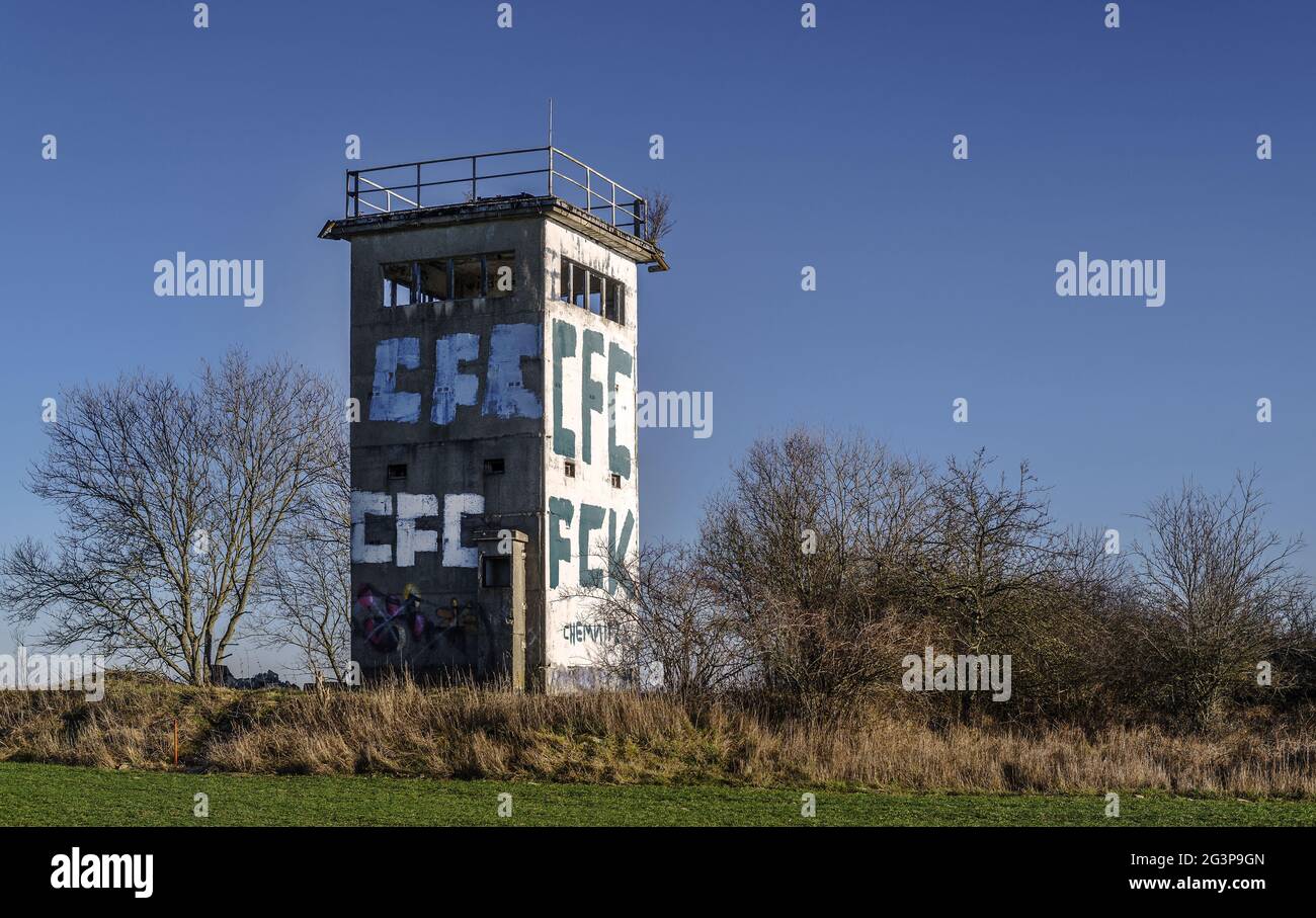 Relikt der Vergangenheit - ehemaliger Grenzturm der DDR Stockfoto