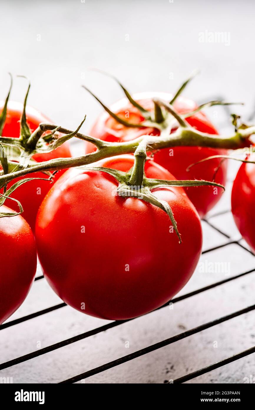 Frische, Glänzende Tomaten In Sattem Rot Stockfoto