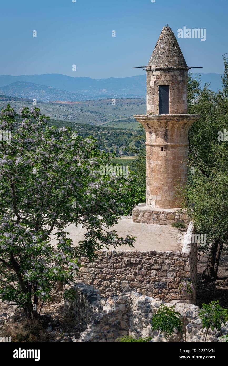 Hittin Village Moschee. Die Moschee ist die einzige vollständige Struktur, die aus dem arabischen Dorf, das wahrscheinlich die kanaanäische Stadt Ziddim war, blieb. Stockfoto