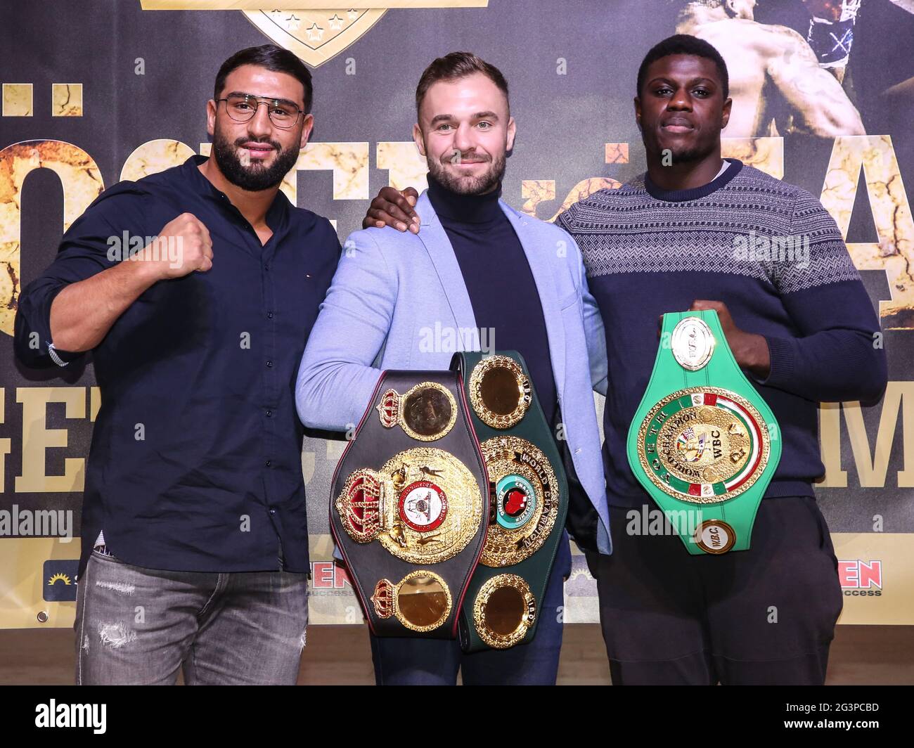 Der deutsche Boxer Agit Kabayel WBA IBO Champion Dominic BÃ¶sel, Peter Kadiru alle SES Boxing Stockfoto