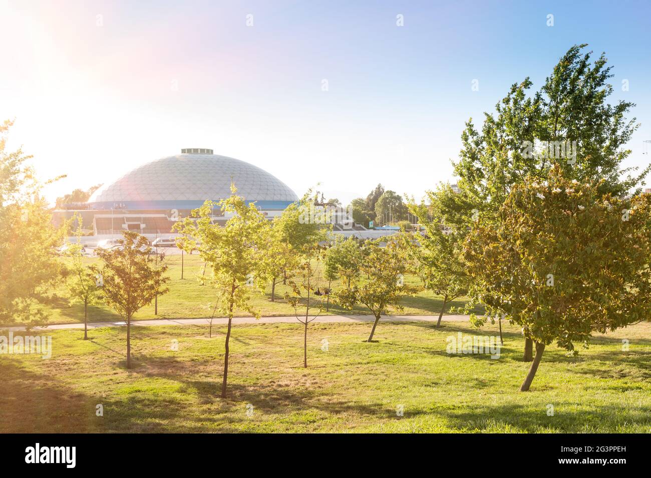 Santiago de Chile, Region Metropolitana, Chile, Südamerika - Blick auf das Movistar Arena Veranstaltungszentrum im Parque O'Higgins in der Innenstadt. Stockfoto