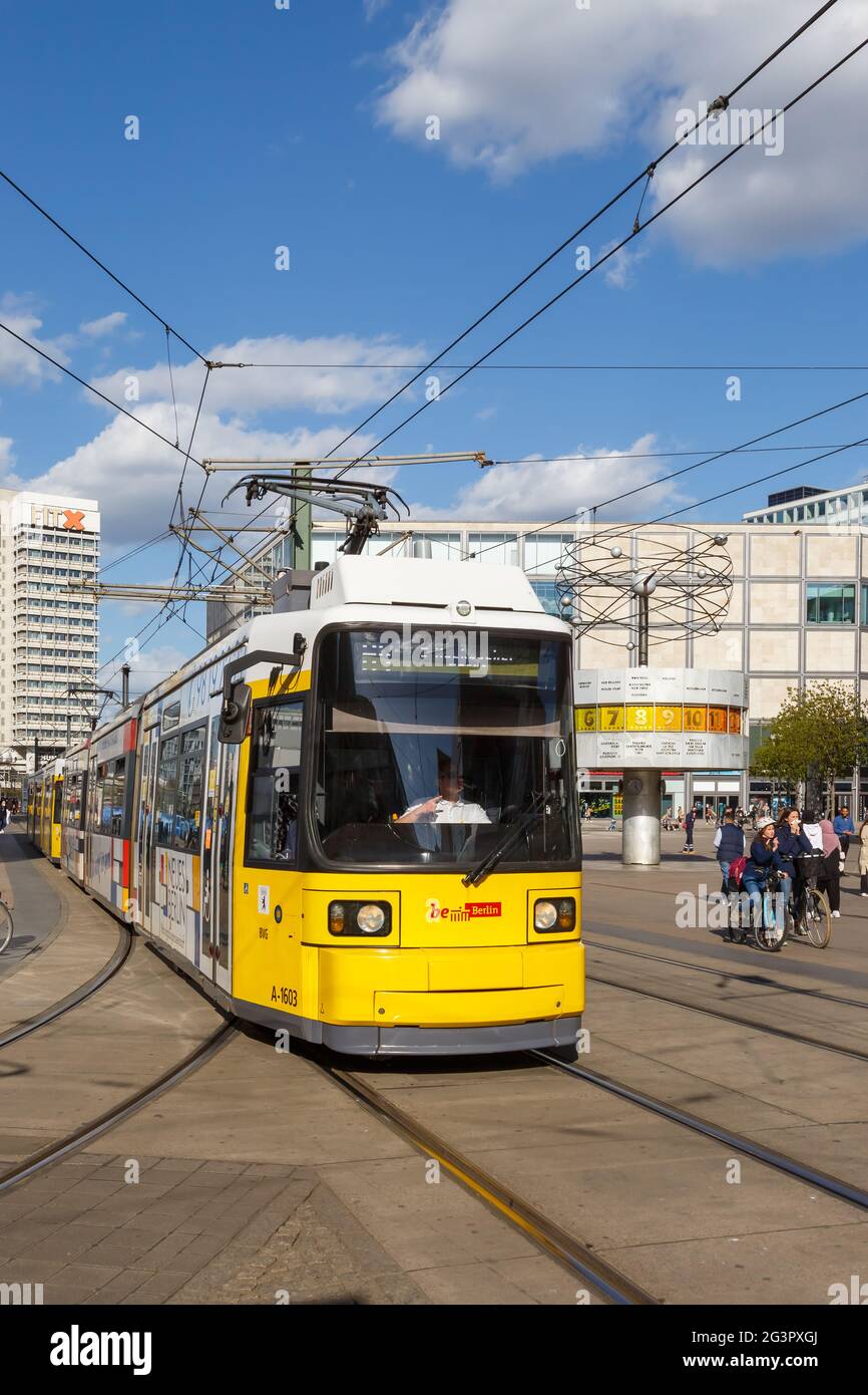 öffentliche verkehrsmittel berlin Fotos und Bildmaterial in hoher