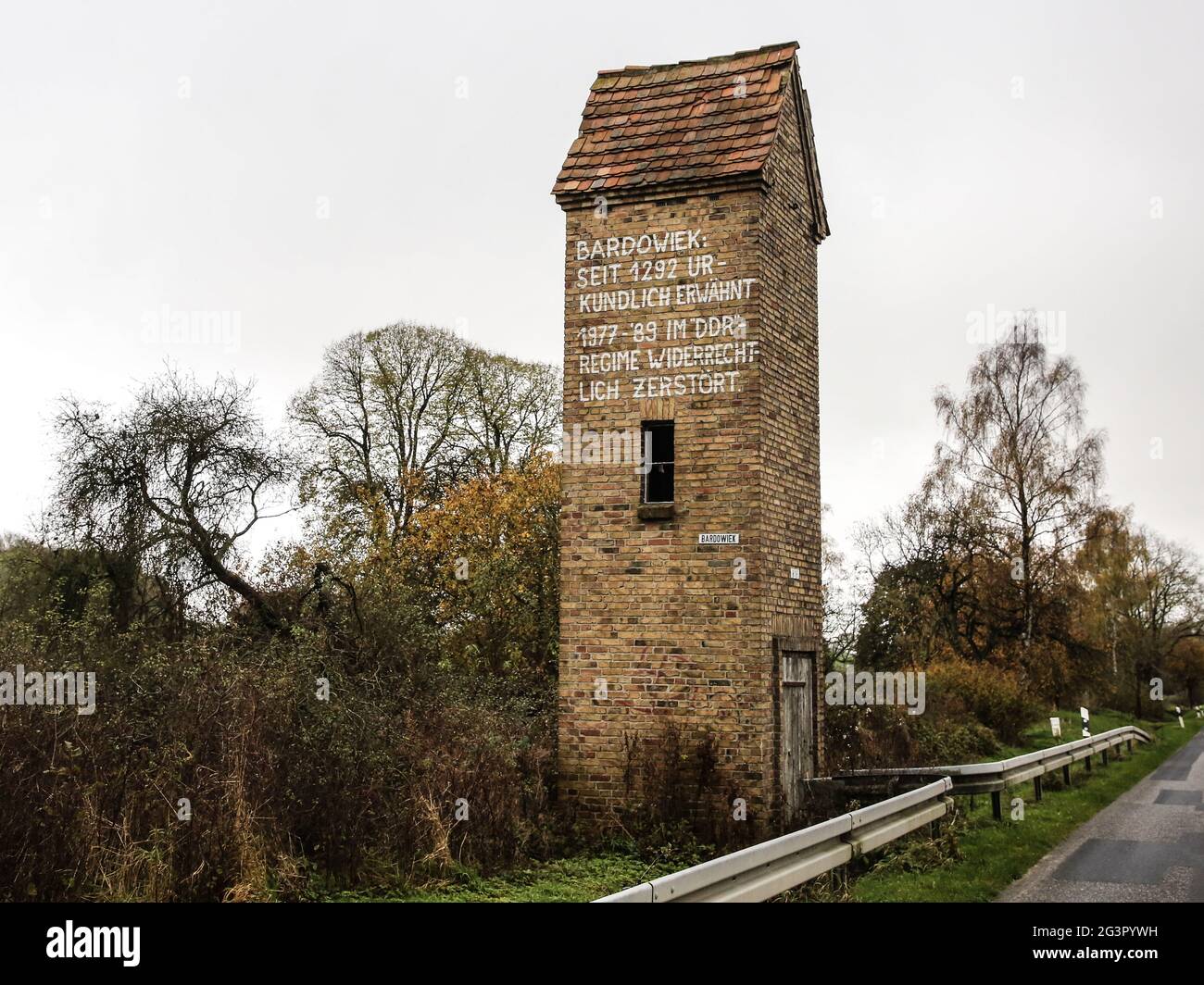 Trafohaus Bardowiek in der Wüste an der ehemaligen innerdeutschen Grenze in Mecklenburg-Vorpommern Stockfoto