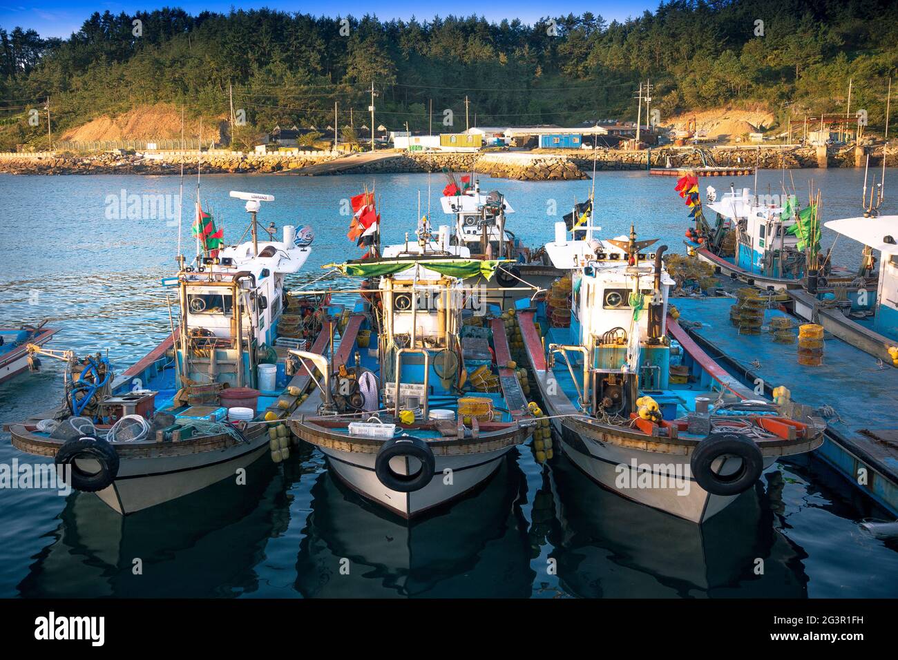 Wando/Südkorea-08.10.2016:die Fischerboote im kleinen Hafen Stockfoto