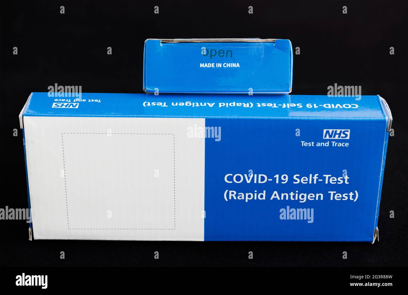 Selbsttest-Kit für Covid-19 (Rapid Antigen Test) aus dem NHS ironisch in China hergestellt Stockfoto