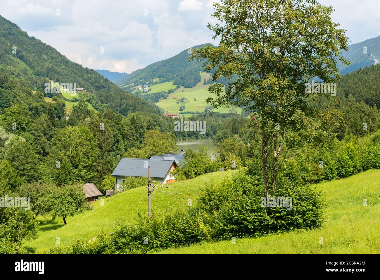 Bauernhof im oberösterreichischen Ennstal bei GroÃŸraming Stockfoto