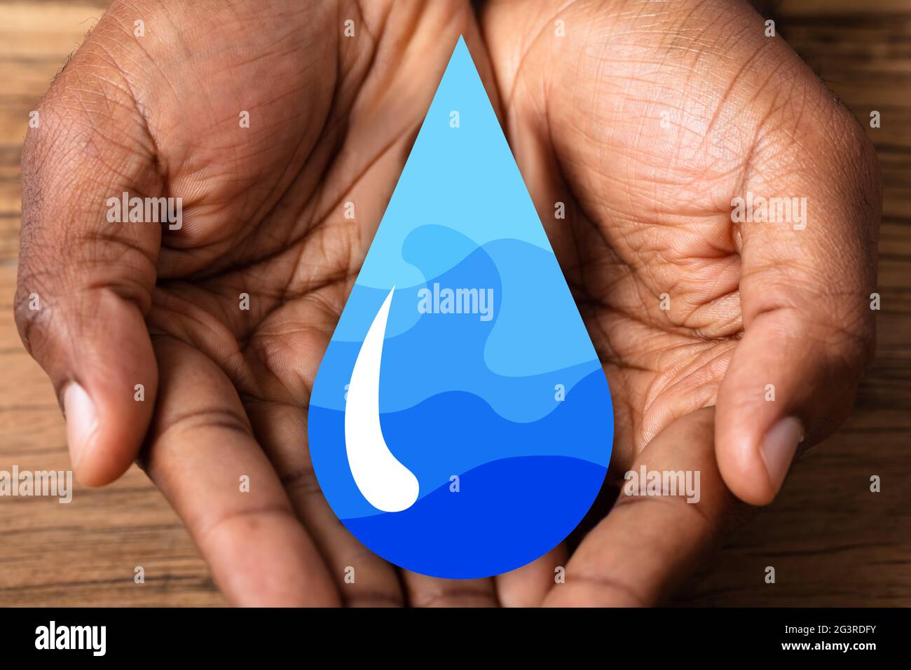 Sparen Sie Frisches Wasser. Umwelt Energieeinsparung Und Nachhaltigkeit Stockfoto