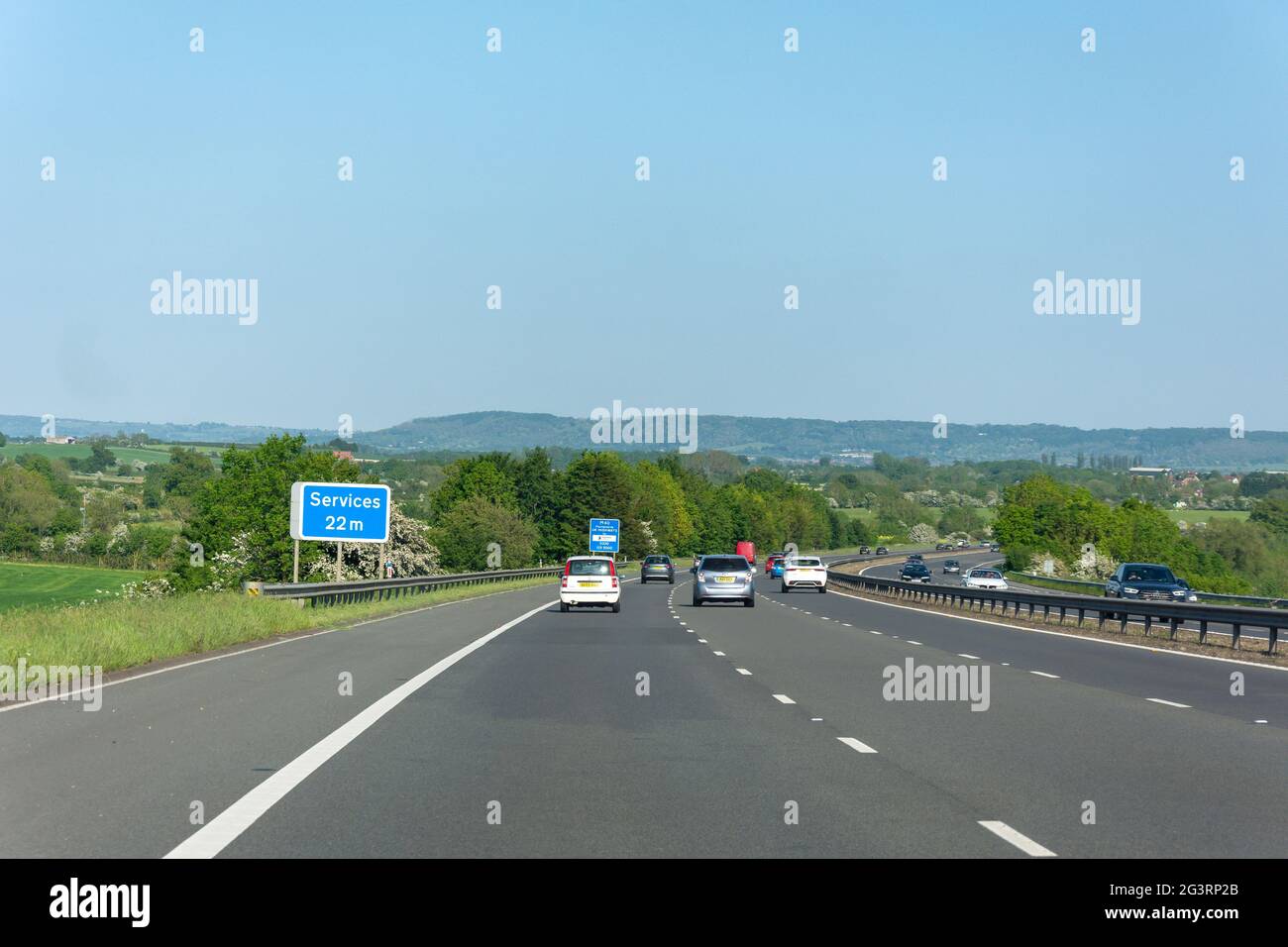 Autobahn M40 in der Nähe von Bicester, Oxfordshire, England, Großbritannien Stockfoto