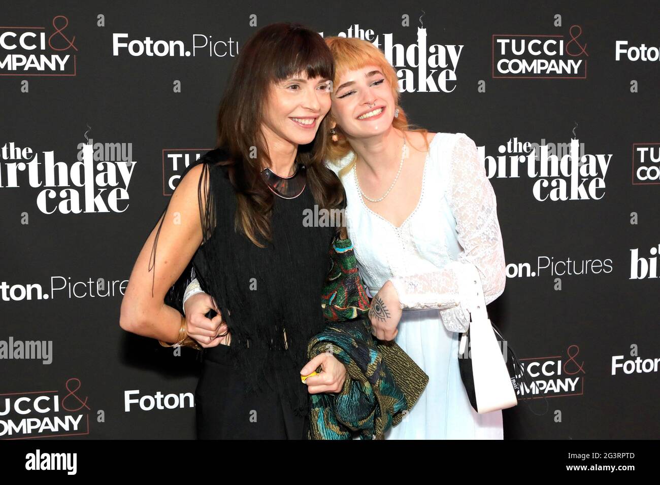 Beverly Hills, USA. Juni 2021. LOS ANGELES - 16. JUNI: Eve McGregor, Esther McGregor beim Geburtstagskuchen LA Premiere im Fine Arts Theatre am 16. Juni 2021 in Beverly Hills, CA (Foto von Katrina Jordan/Sipa USA) Credit: SIPA USA/Alamy Live News Stockfoto