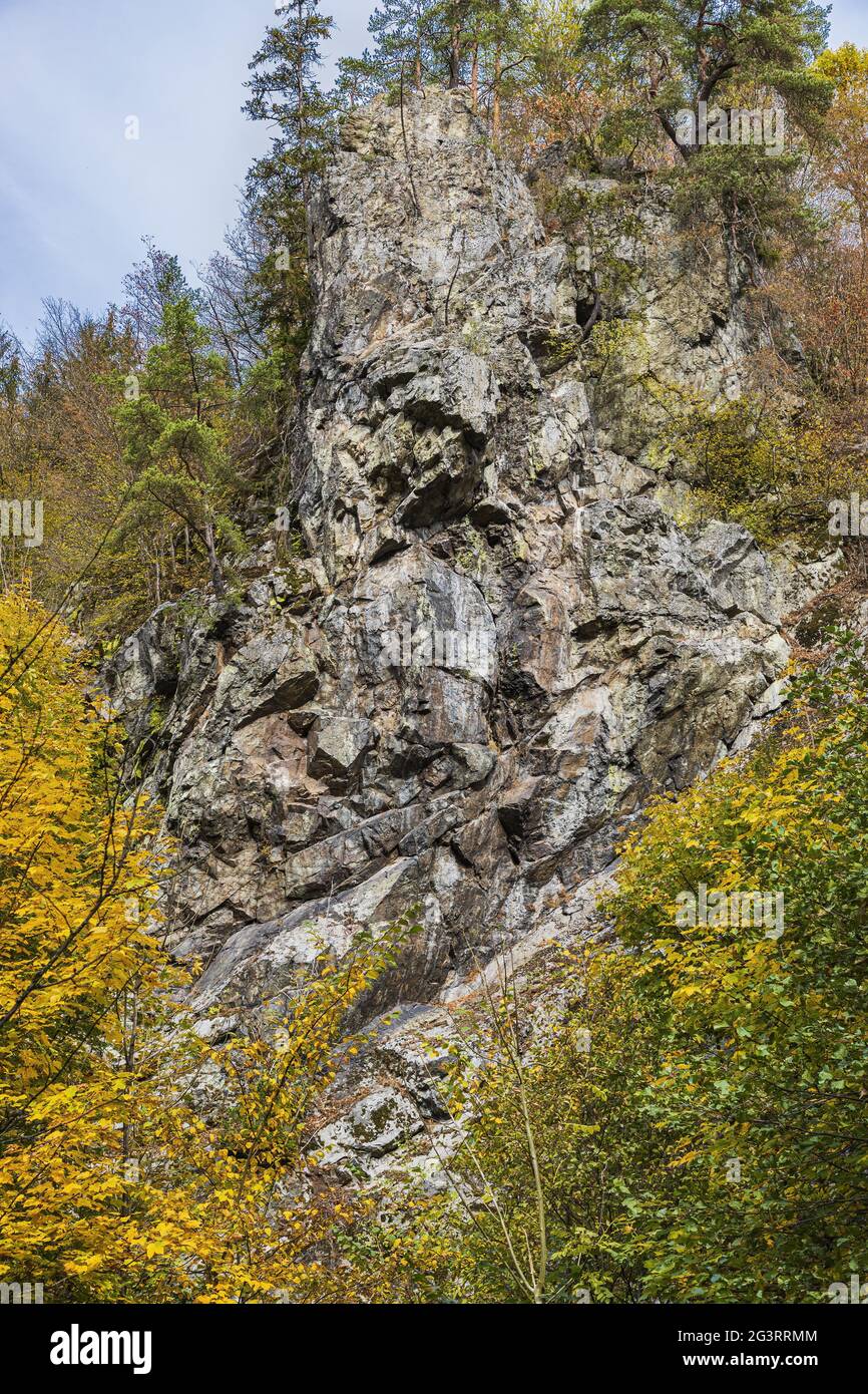 Bizarre Felsen aus hartem, vulkanischem Gestein an der Steinach-Schlucht Stockfoto