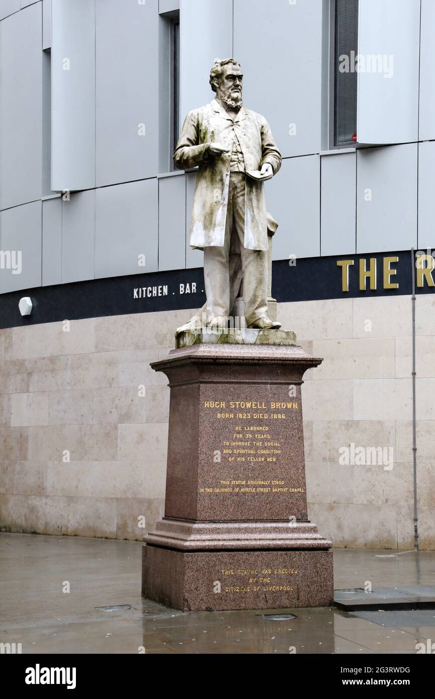 Statue von Hugh Stowel Brown in der Hope Street in Liverpool Stockfoto