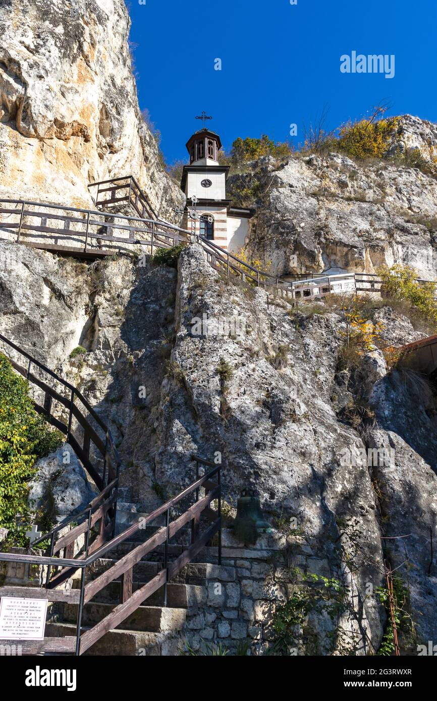 Mittelalterliches Basarbovo-Felsenkloster, dem Heiligen Dimitar Basarbowski gewidmet, Region Ruse, Bulgarien Stockfoto