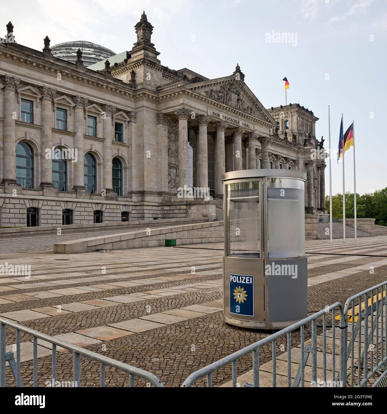 Reichstagsgebäude ohne Menschen am frühen Morgen, Deutscher Bundestag im Regierungsbezirk, Deutschland, Berlin Stockfoto