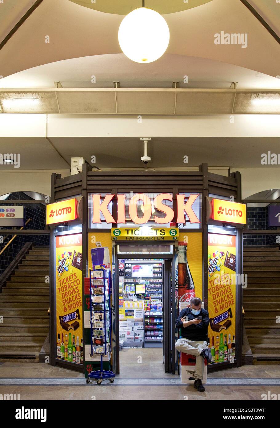 kiosk an der U-Bahnstation Hackescher Markt, Deutschland, Berlin Stockfoto