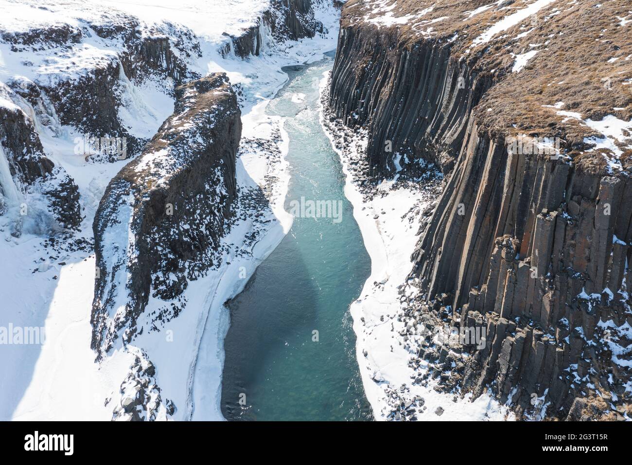 Der Studlagil Canyon schneite aus der Vogelperspektive Stockfoto