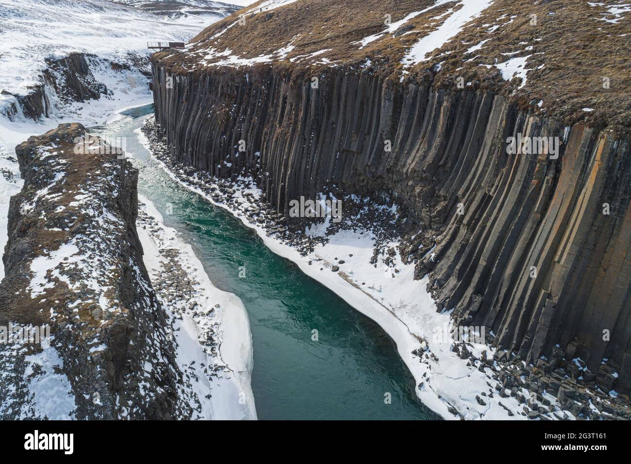 Der Studlagil Canyon schneite aus der Vogelperspektive Stockfoto