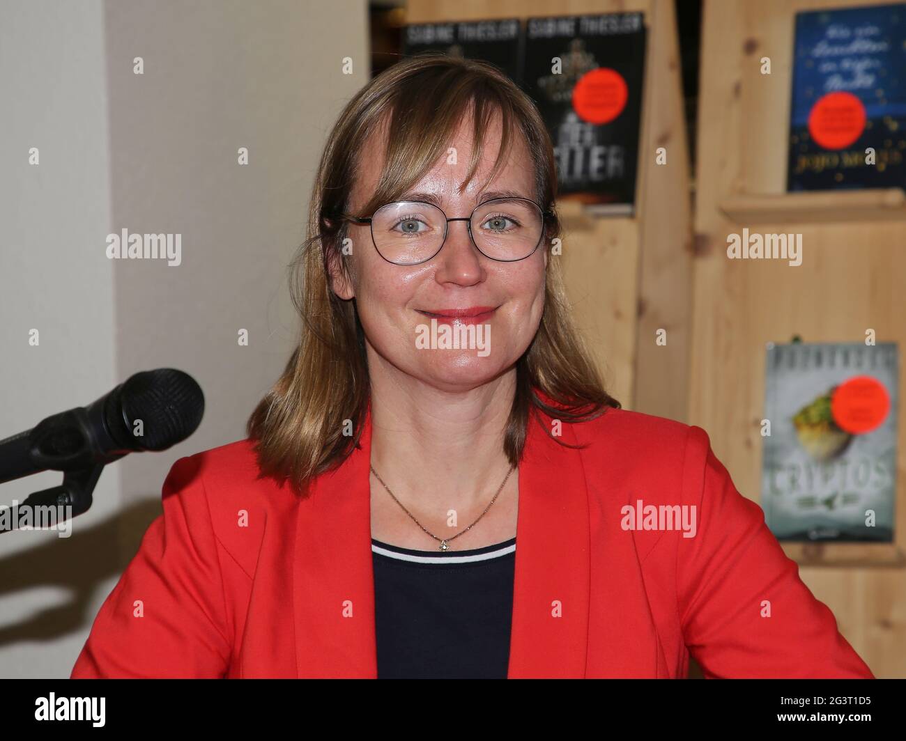 Die deutsche Rechtsanwältin und Politikerin Eva von Angern Partei die Linke am 27. Oktober 2020 in Magdeburg Stockfoto