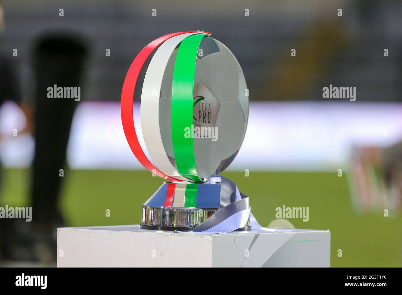 Alessandria, Italien. Juni 2021. Die Trophäe „Lega Pro“ nach dem letzten Spiel der Lega Pro Playoff zwischen US Alessandria und Padova Calcio im Giuseppe Moccagatta Stadion. Kredit: Massimiliano Ferraro/Medialys Images/Alamy Live Nachrichten Gutschrift: Medialys Images/Alamy Live Nachrichten Stockfoto