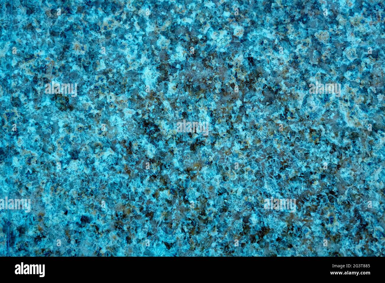 Textur aus poliertem Stein. Glatte Oberfläche der Granitplatte. Stockfoto
