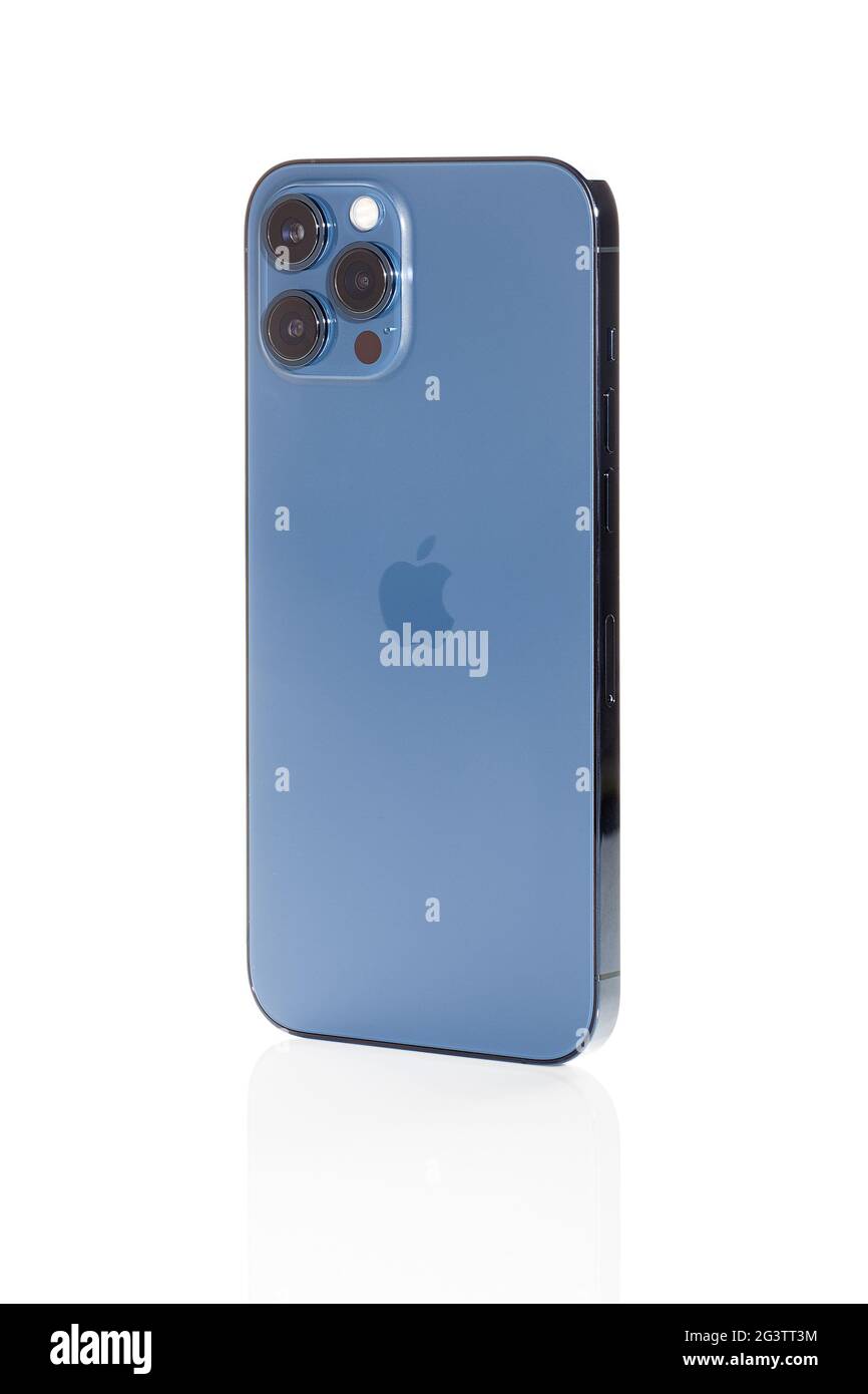 IPhone 12 Pro Max Pacific Blue. Stockfoto