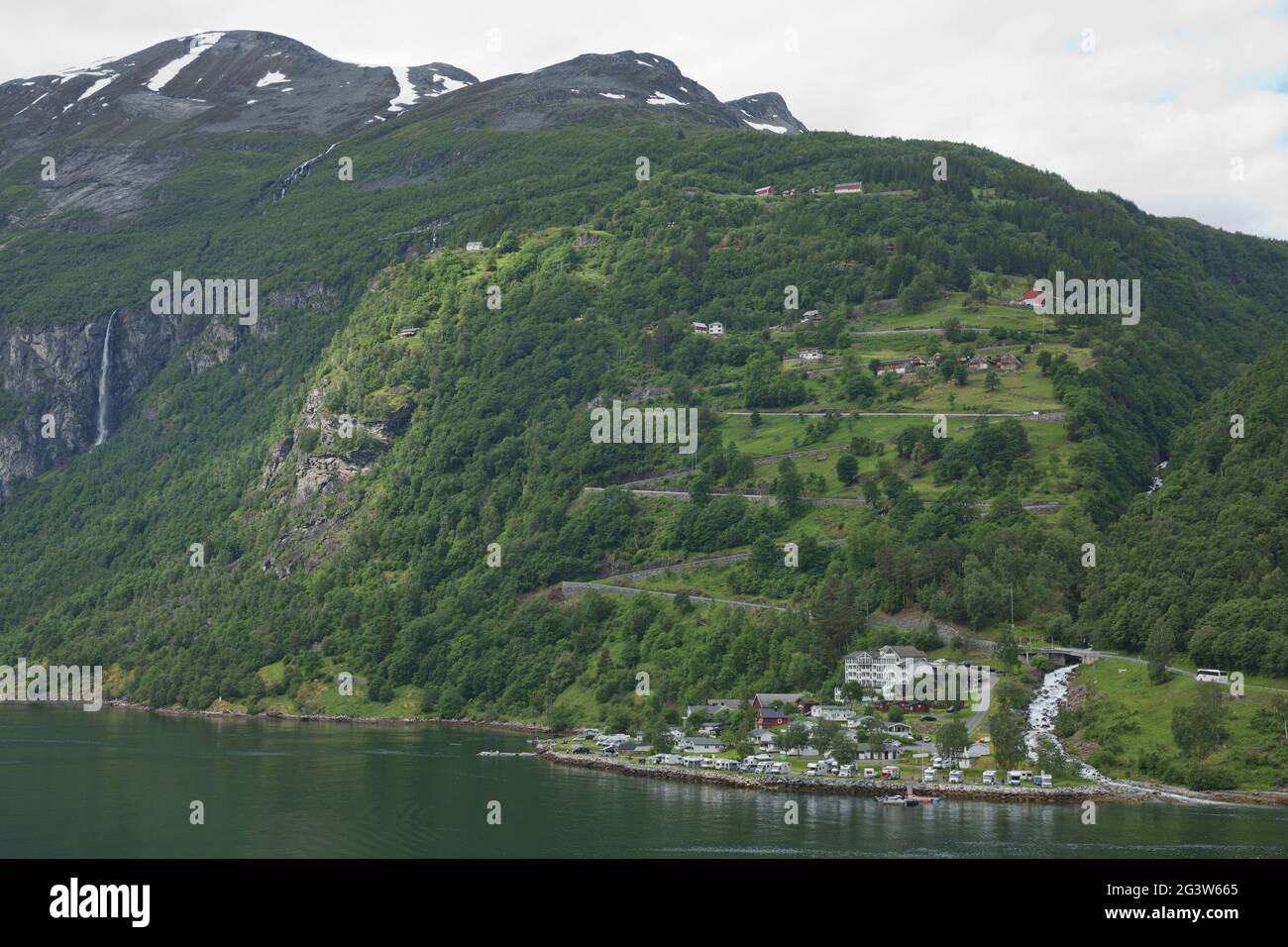 Geiranger Fjord, schöne Natur Norwegen. Es ist ein 15 Kilometer (9.3 Meilen) langer Abzweig Stockfoto