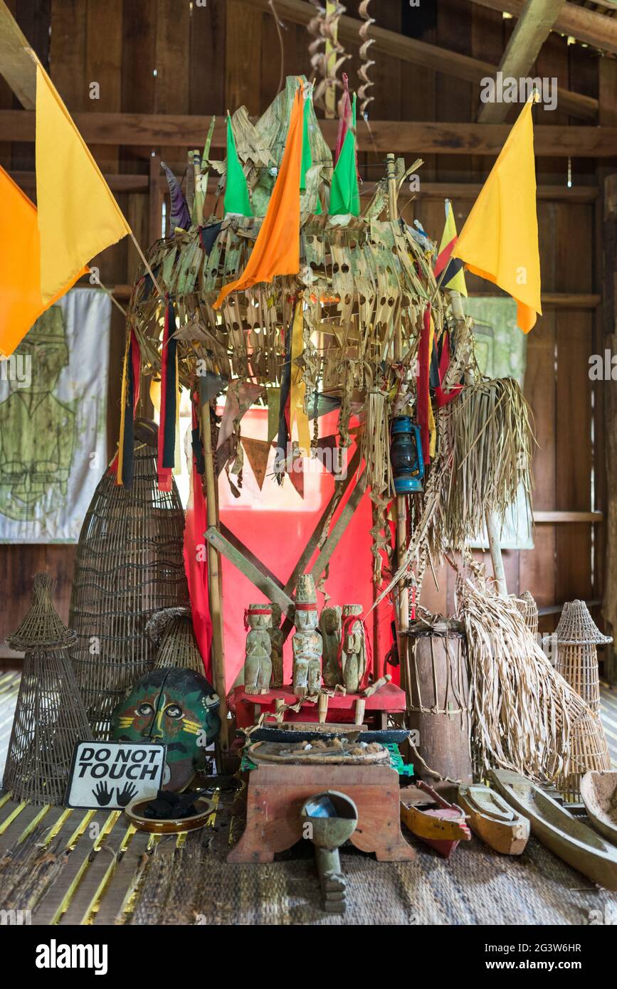 Gegenstände für die Heilungszeremonie des Stammes der Melanau in Sarawak auf Borneo Stockfoto