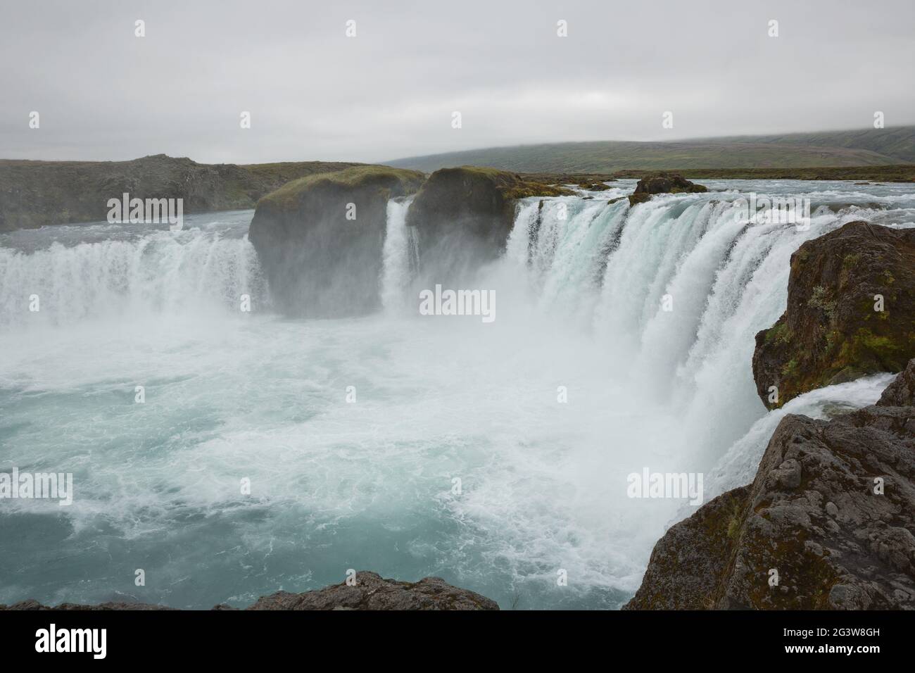 Der Godafoss (Isländisch: Wasserfall der Götter) ist ein berühmter Wasserfall in Island. Stockfoto