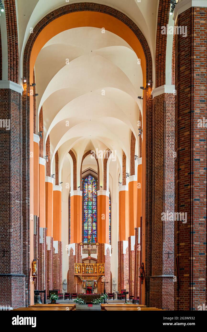 Innenraum der Kathedrale Basilika St. Jakob der Apostel in Stettin Stockfoto