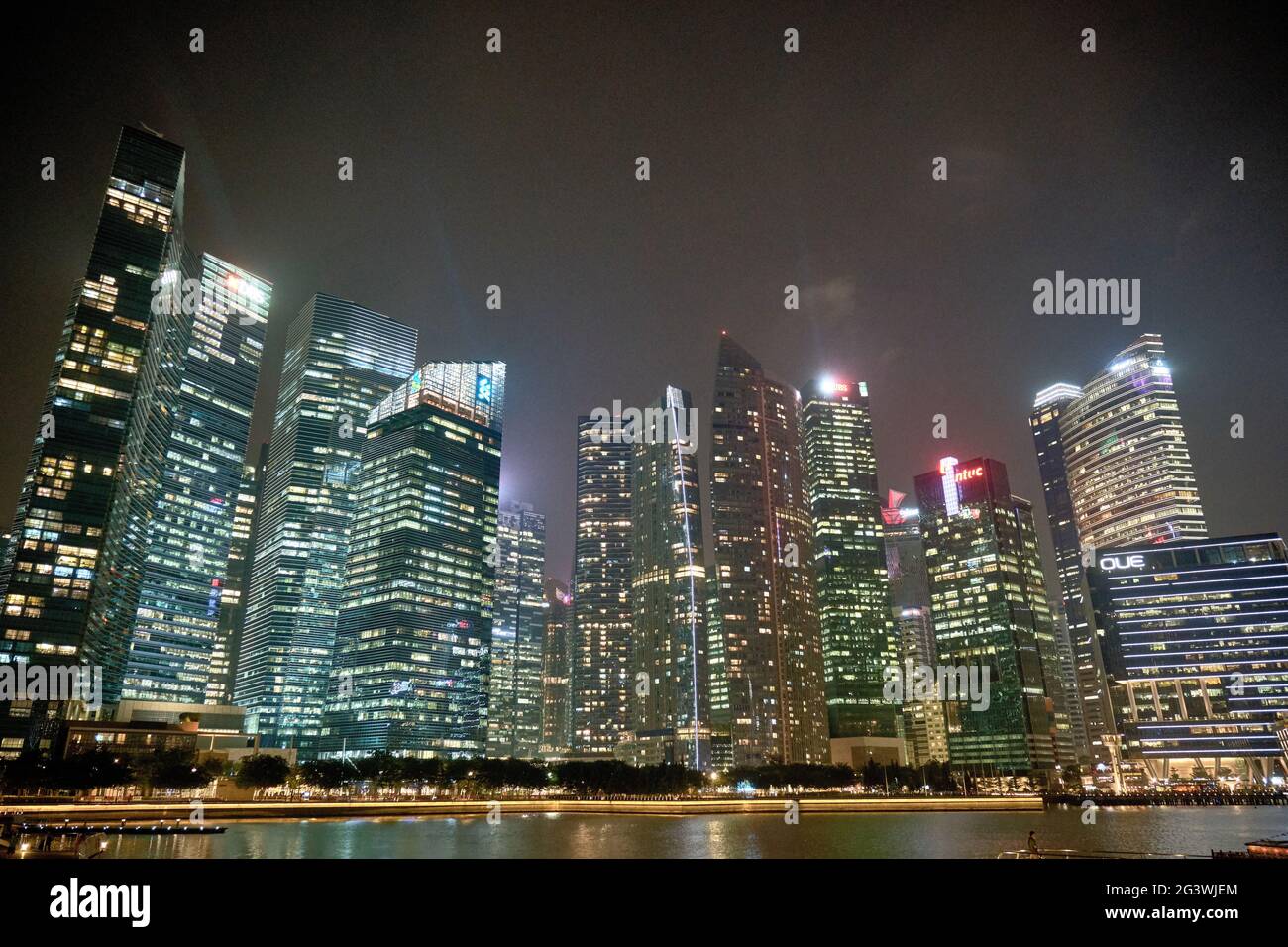 Singapur Financial District in einem verschmutzten Himmel Stockfoto