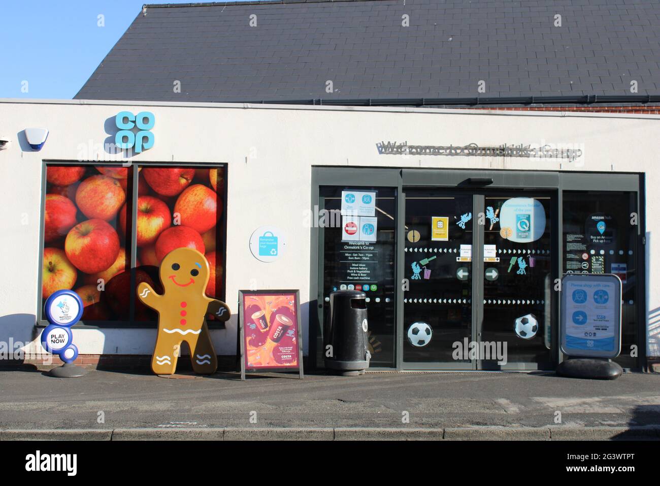 Front des kooperativen Lebensmittelhauses. Ormskirk, Lancashire, Großbritannien Stockfoto