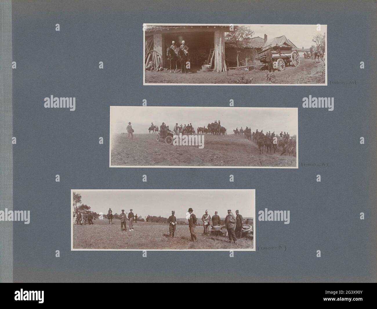 Soldaten in einer Scheune mit Anhänger in Frankreich. Teil des Fotoalbums von einer Armeeübung im Südwesten Frankreichs im Jahr 1902. Stockfoto