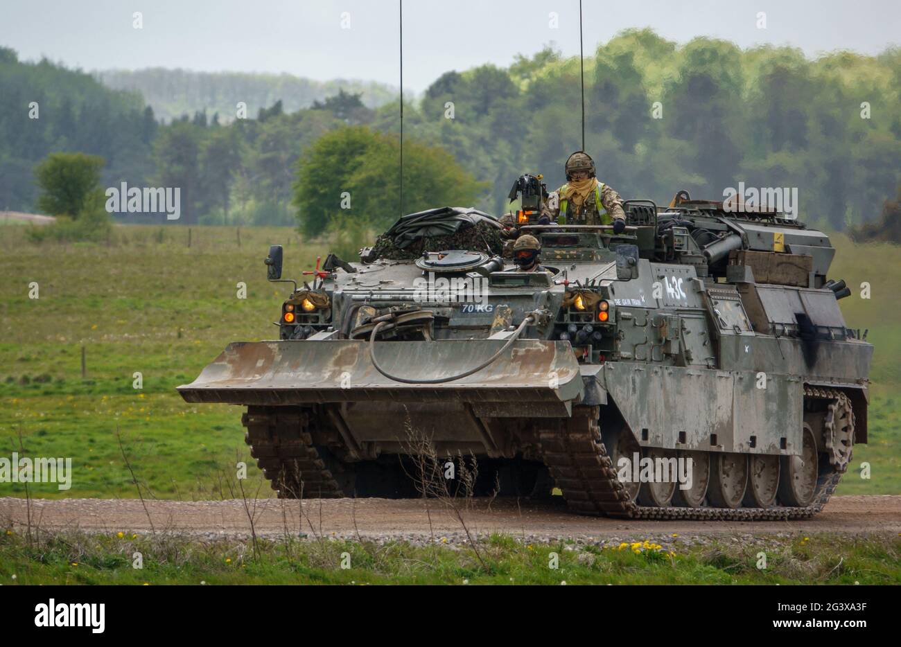 British Army Challenger (Tank) Armored Repair and Recovery Vehicle (CRARRV) auf einer militärischen Trainingsübung, salisbury Plain wiltshire Stockfoto
