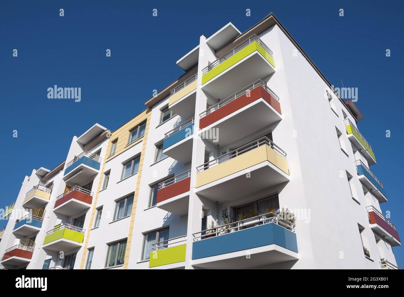 Sozialer Wohnungsbau: Saniertes Fertighaus Stockfoto