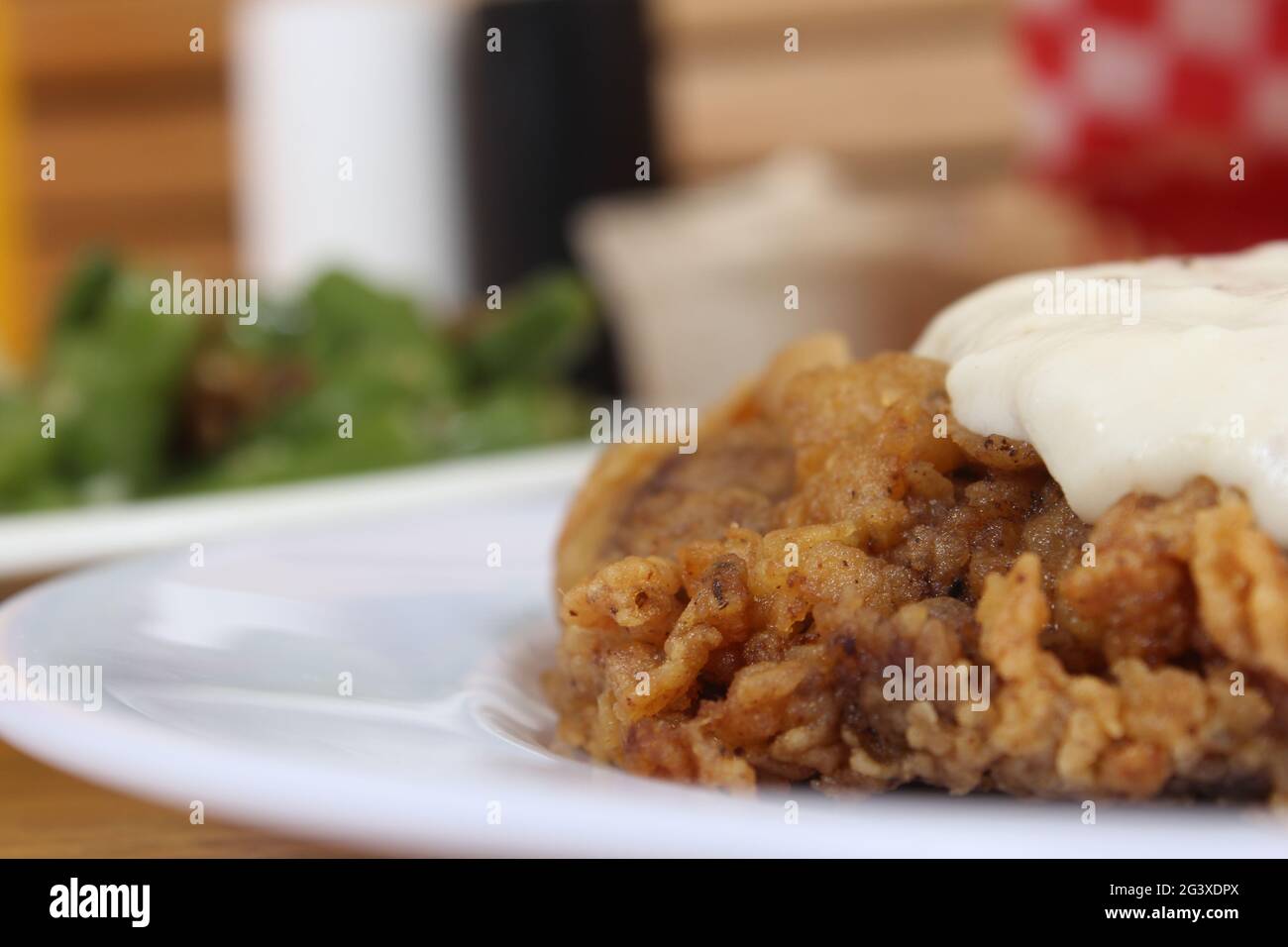 Hähnchenbratsteak und Soße mit Kartoffelpüree im Rural Cafe Stockfoto