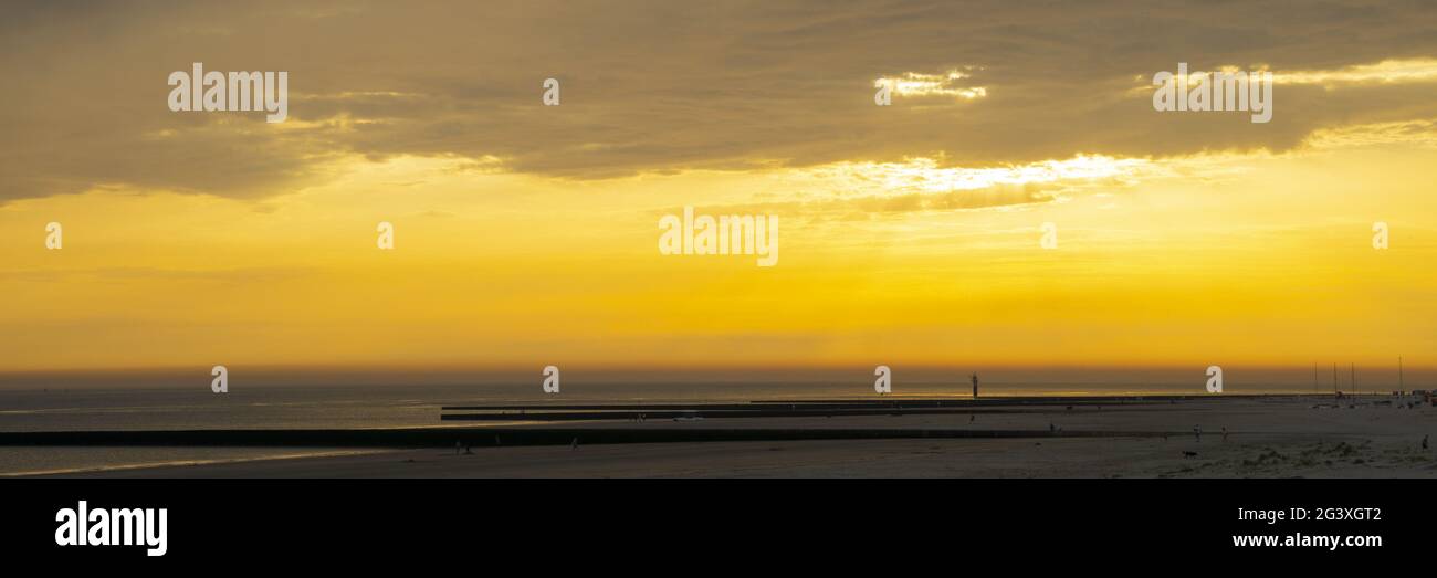 Abendlicht an der Südküste der Insel Borkum Stockfoto