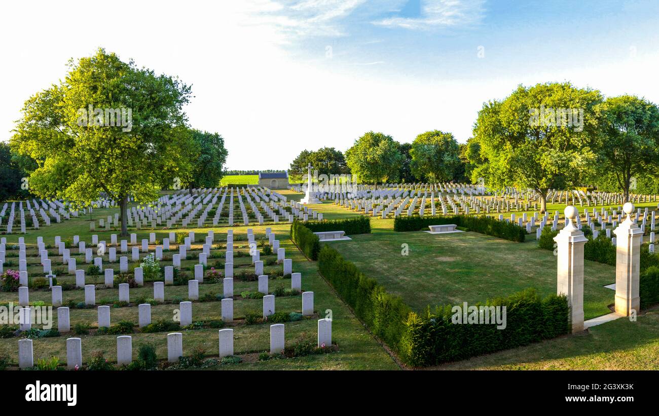Der kanadische Kriegsfriedhof von Beny sur Mer mit überwiegend kanadischen Soldaten, die in den frühen Phasen der Schlacht an der Normandie im Seco getötet wurden Stockfoto