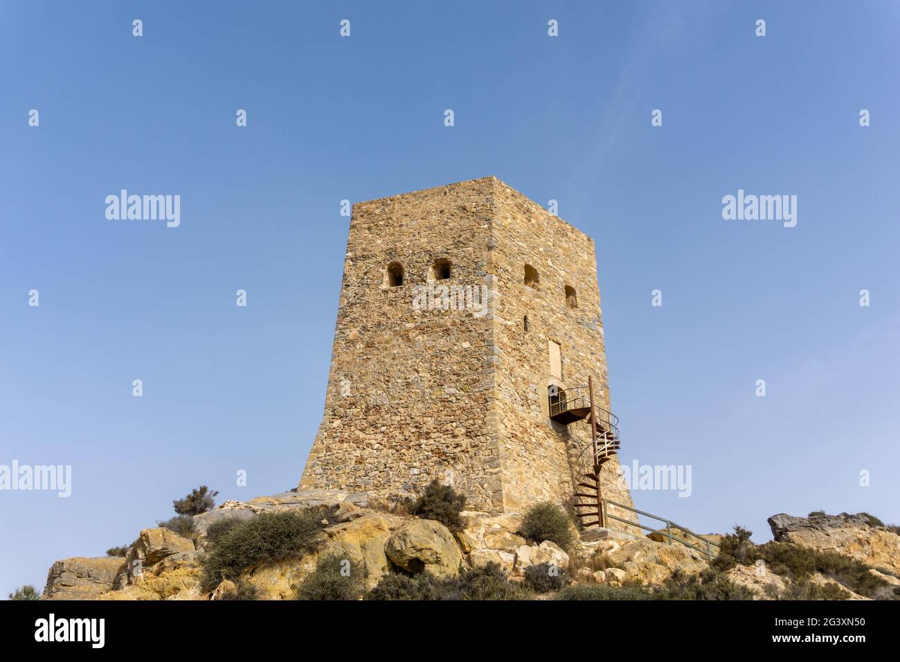 Der Torre de Santa Elena Wachturm über der Stadt La Azohia in Murcia Stockfoto